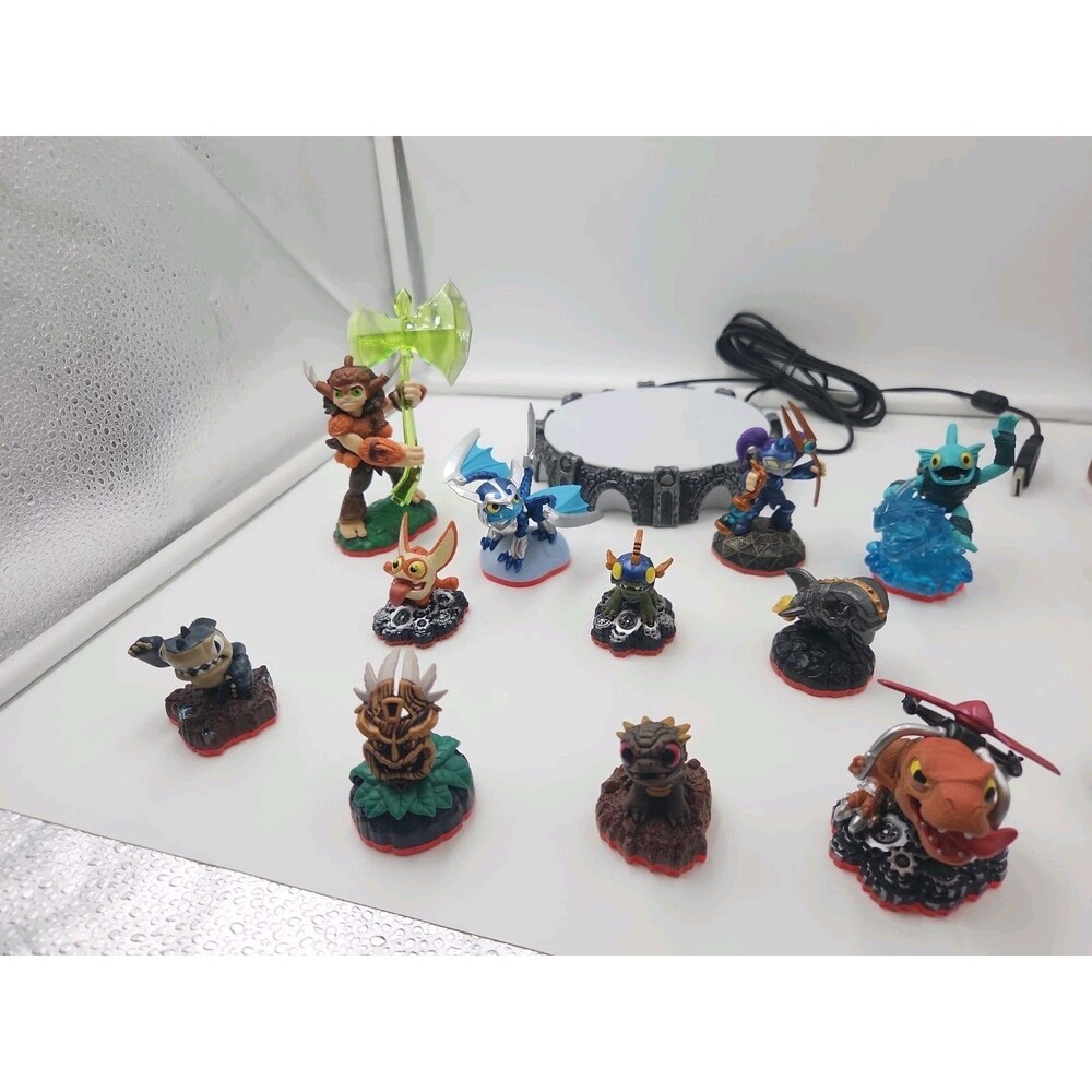 Skylanders Mixed Lot 11 Figures Trap Team   Figures And Portal Of Power Deja Vu